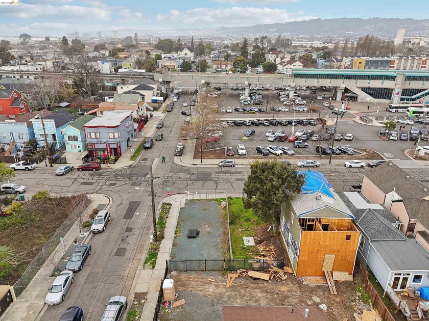 Endless possibilities await at 1495 5th St in Oakland! This - photo 7