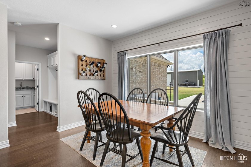 Remarkable 2018-built home on 2.5 fully fenced acres in - photo 12