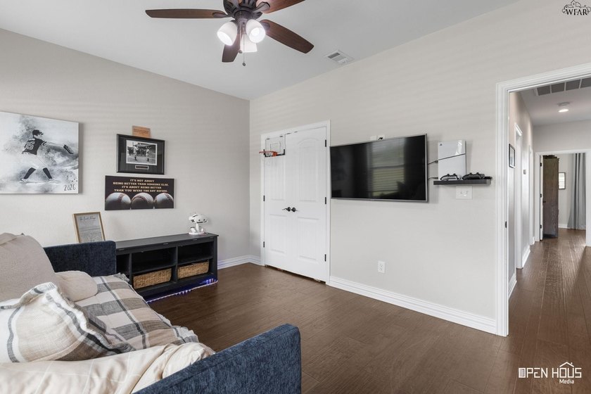 Remarkable 2018-built home on 2.5 fully fenced acres in - photo 24