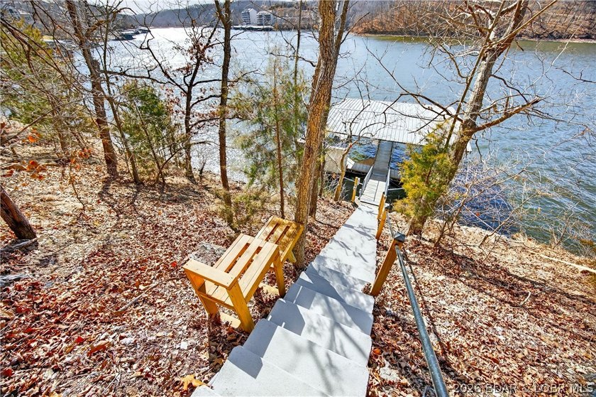 Offered by its original owners, this lovingly maintained 5-bed - photo 29