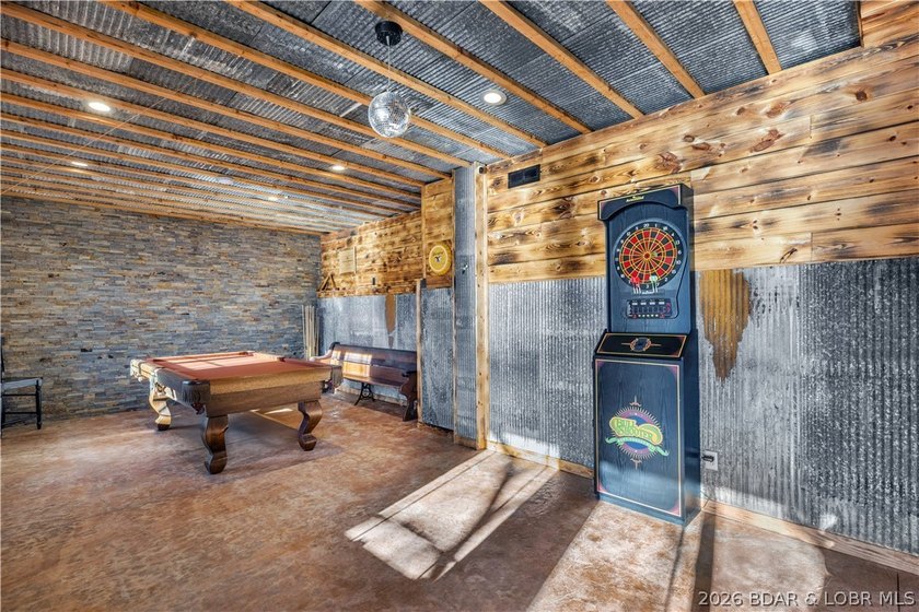 Offered by its original owners, this lovingly maintained 5-bed - photo 33