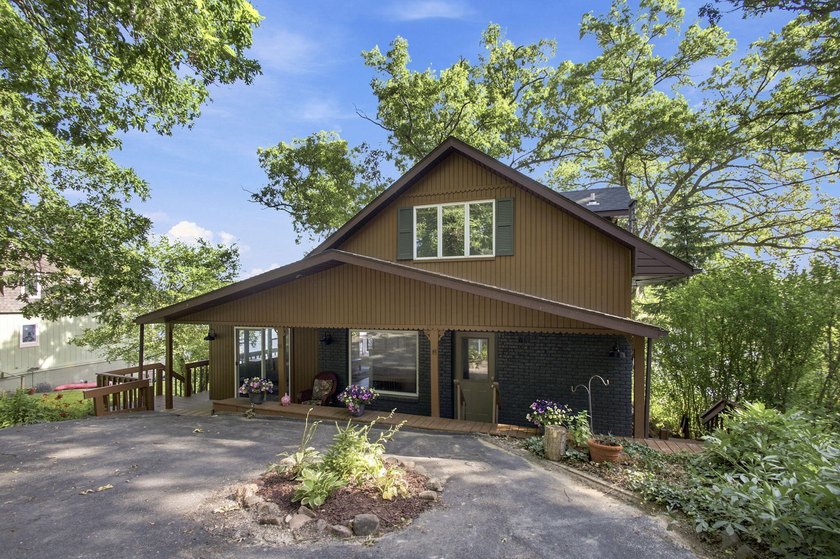 YOUR OWN LAKEFRONT SANCTUARY! Offering a much sought after - photo 6