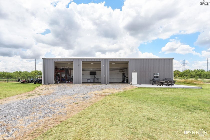 Remarkable 2018-built home on 2.5 fully fenced acres in - photo 36