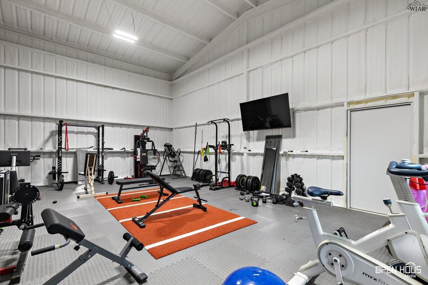 Remarkable 2018-built home on 2.5 fully fenced acres in - photo 38