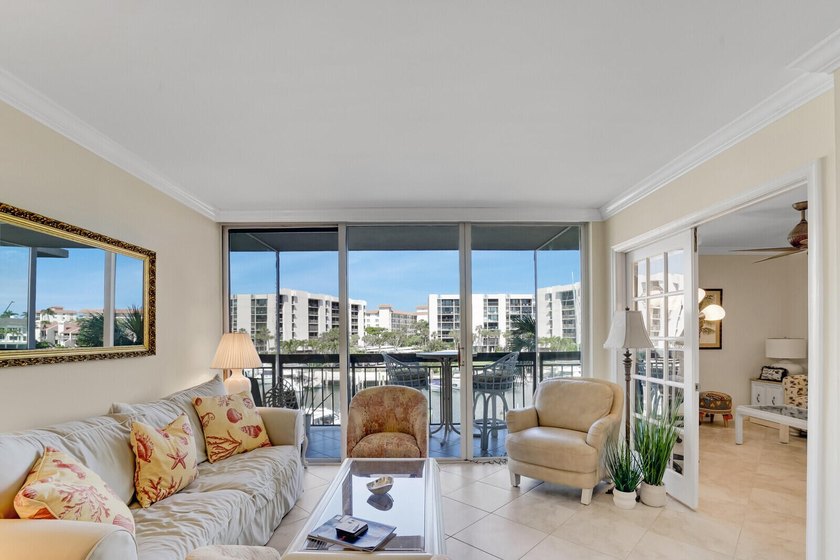 Introducing G305, a 2BR/2BA condo in the Yacht &amp; Racquet Club of - photo 4