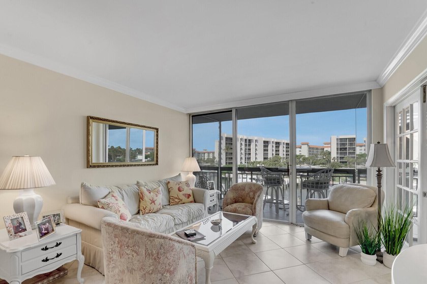 Introducing G305, a 2BR/2BA condo in the Yacht &amp; Racquet Club of - photo 7