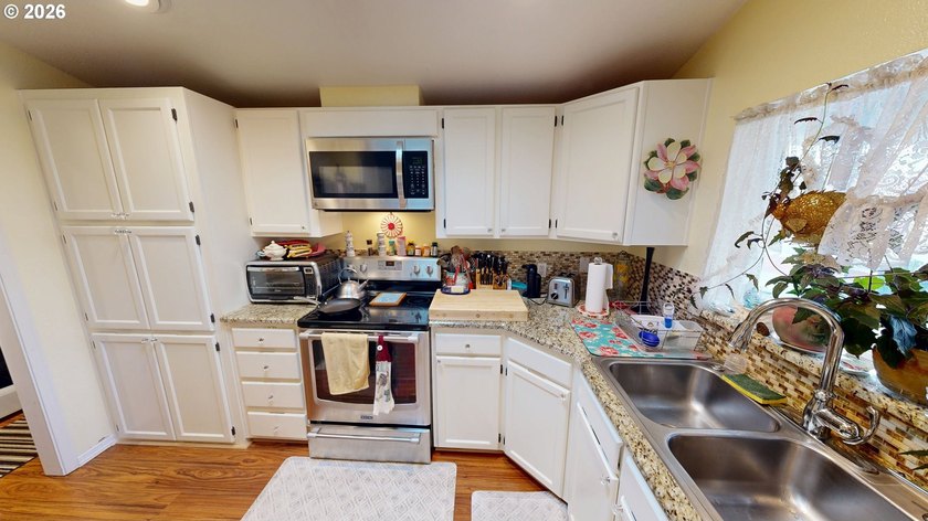 An updated and well cared for spacious manufactured home - photo 12