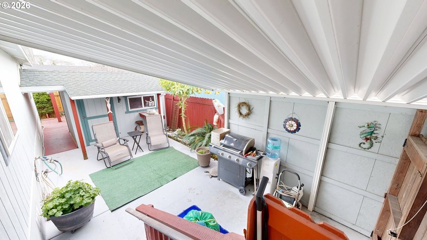An updated and well cared for spacious manufactured home - photo 20