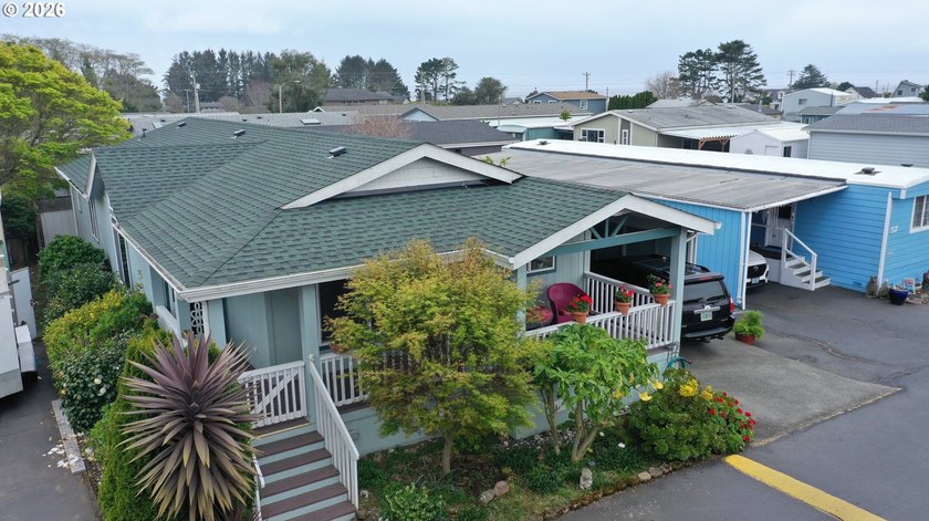 An updated and well cared for spacious manufactured home - photo 29