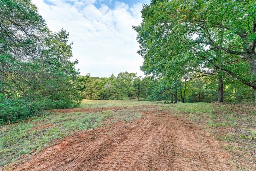Beautiful property in the heart of Northwest Arkansas in East - photo 6
