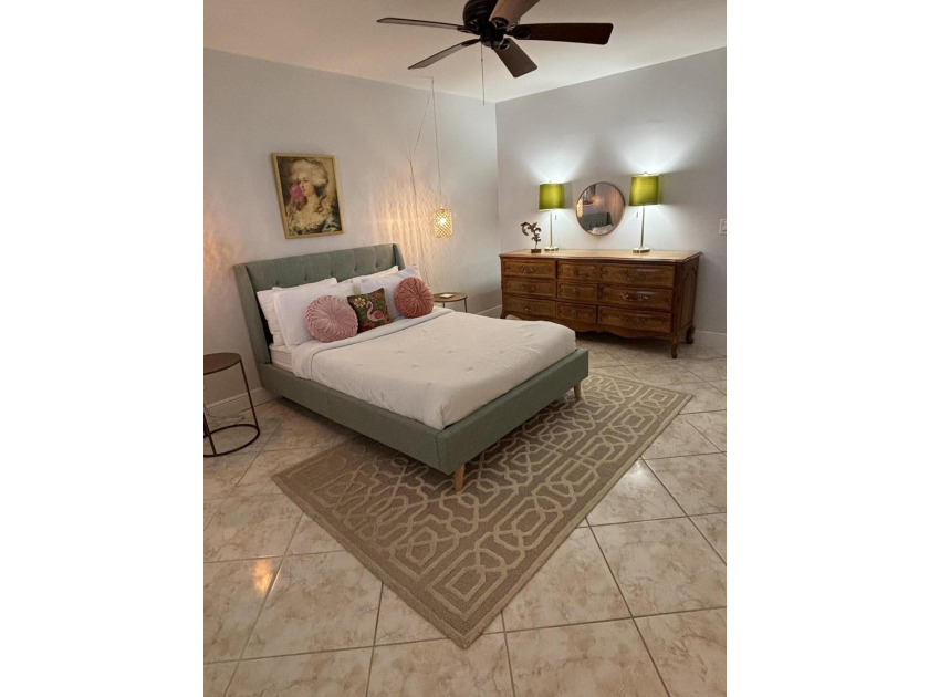 Move right in to this charming THREE bedroom condominium, in the - photo 12