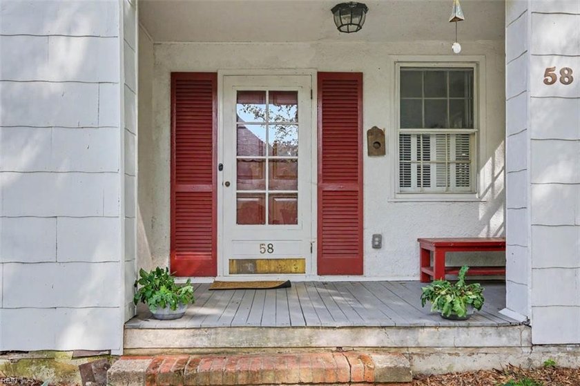 This classic Hilton charmer is move-in ready and full of - photo 3