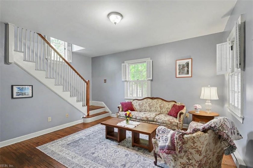 This classic Hilton charmer is move-in ready and full of - photo 5