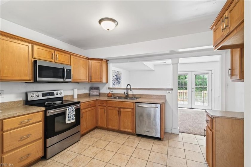 This home is in great condition featuring 3 bedrooms and 2.5 - photo 9