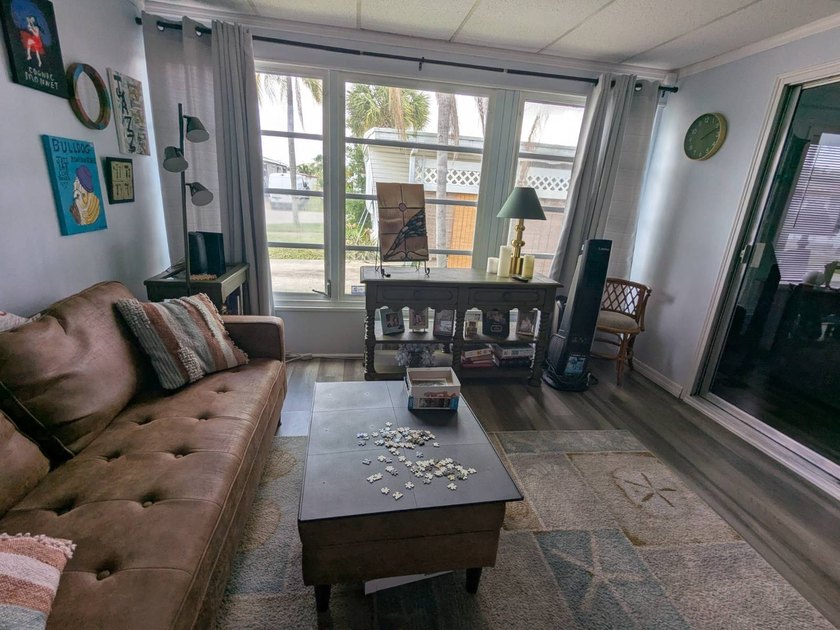 Welcome home to this beautiful unfurnished 2 bdrm 2 bath Double - photo 16