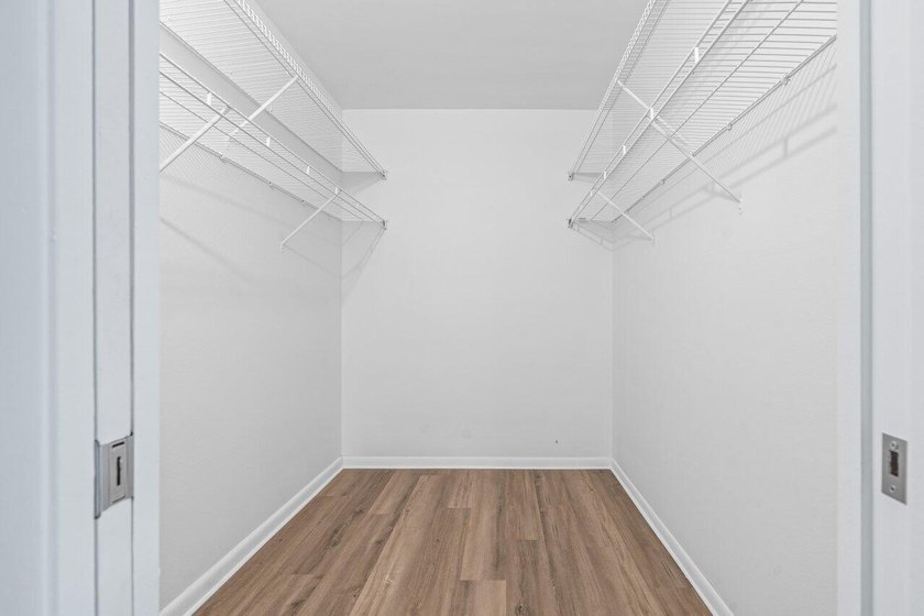 Brand New &amp; pristine 2 bedroom and full 2 bath unit. Located in - photo 20