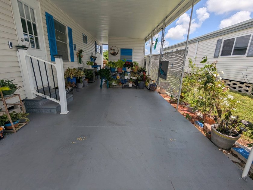 Welcome home to this beautiful unfurnished 2 bdrm 2 bath Double - photo 29