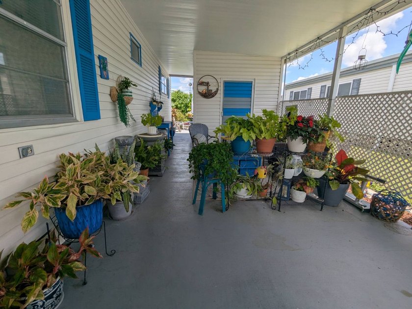 Welcome home to this beautiful unfurnished 2 bdrm 2 bath Double - photo 30
