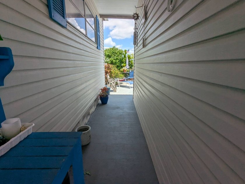 Welcome home to this beautiful unfurnished 2 bdrm 2 bath Double - photo 35