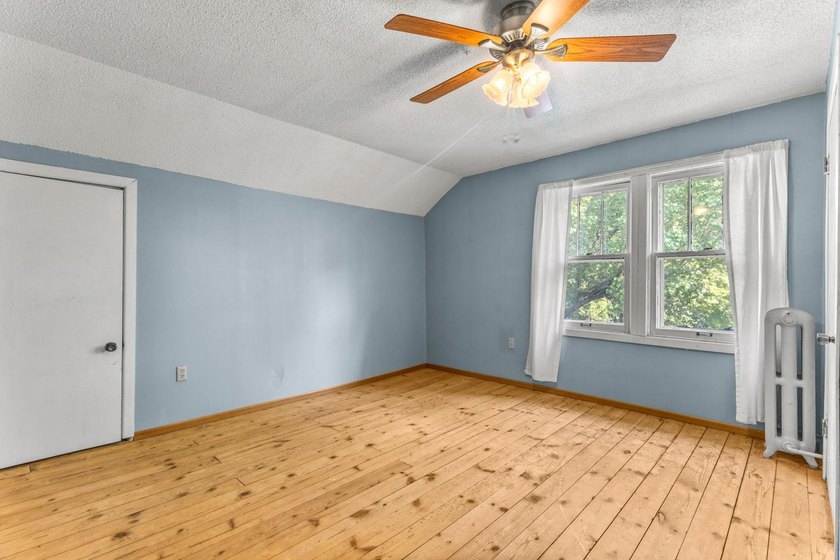 Classic 1.5 story charmer on a corner lot and just a short walk - photo 19