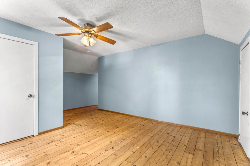 Classic 1.5 story charmer on a corner lot and just a short walk - photo 20