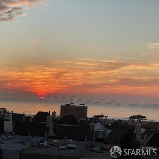 Central Sunset reversed floor plan home ideally situated on one - photo 5