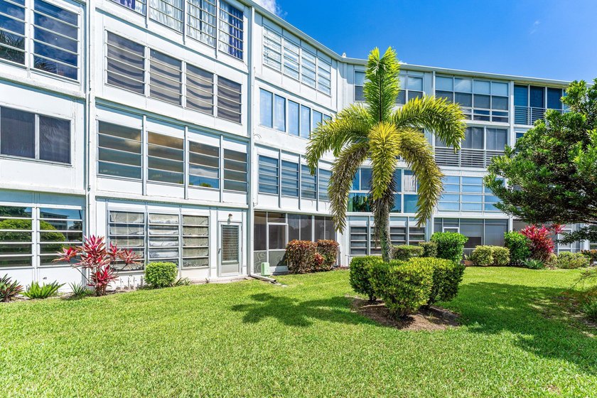 Quaint 1-bedroom, 1-bath lakefront condo located in desirable - photo 13