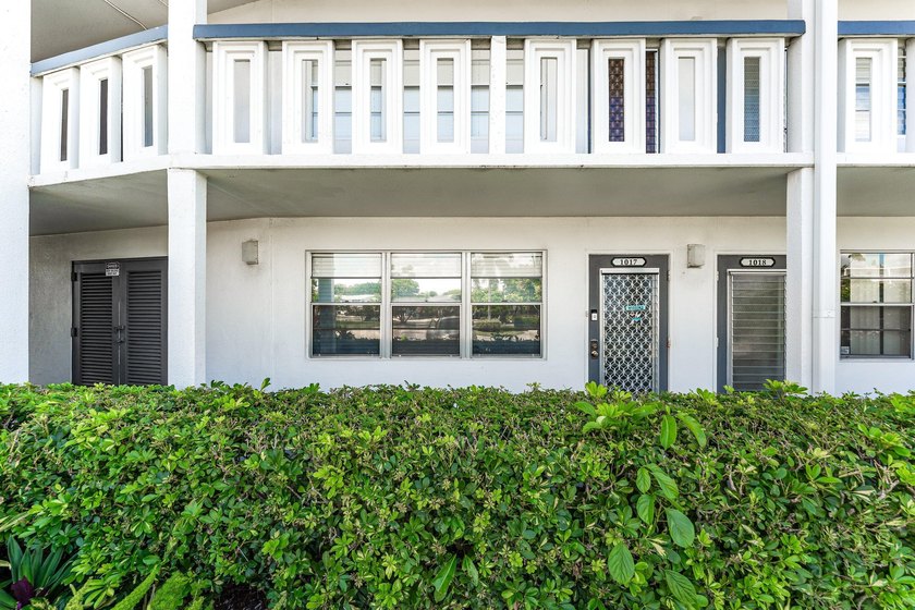 Quaint 1-bedroom, 1-bath lakefront condo located in desirable - photo 14