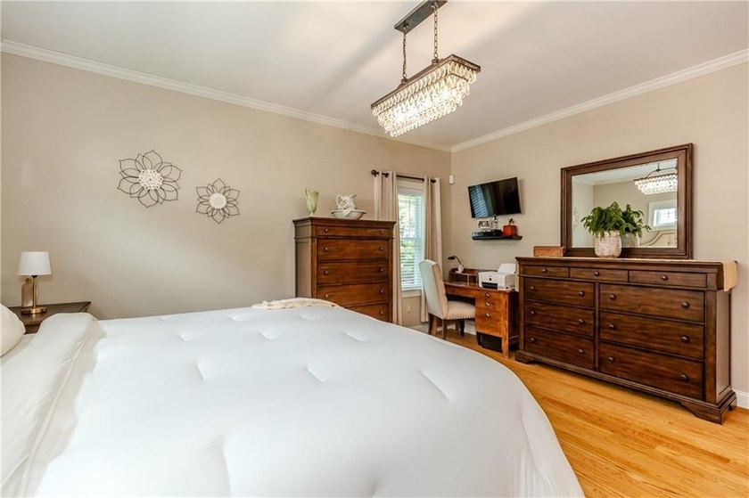 Immaculate and turnkey, this exceptional condominium offers - photo 17