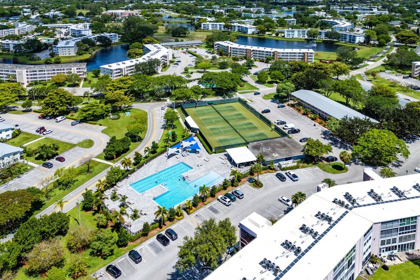 Quaint 1-bedroom, 1-bath lakefront condo located in desirable - photo 18