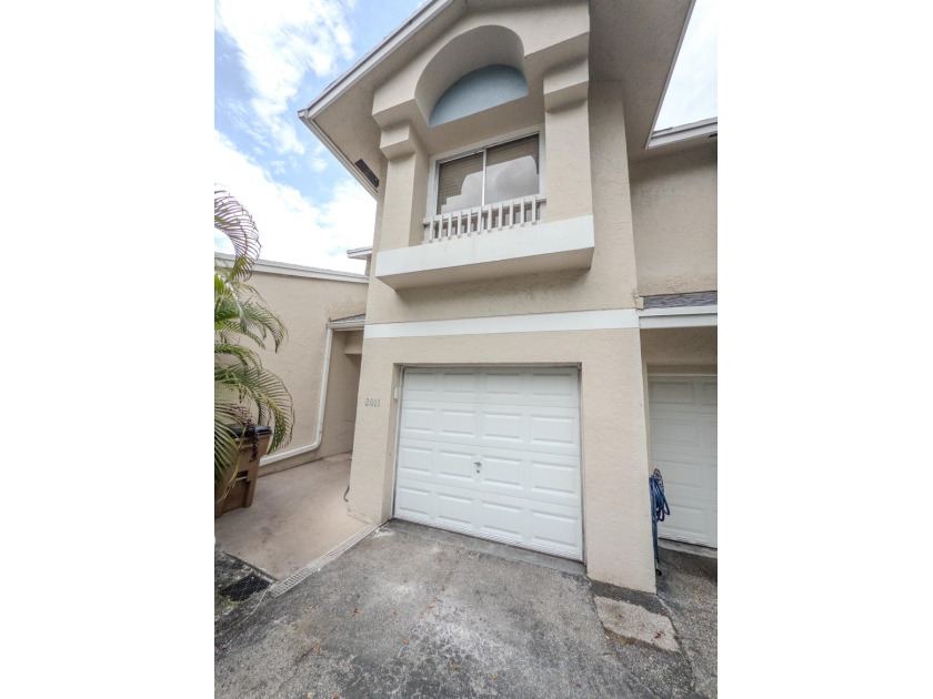 ACT FAST - waterfront, gated, investor-friendly! 2-story - photo 8