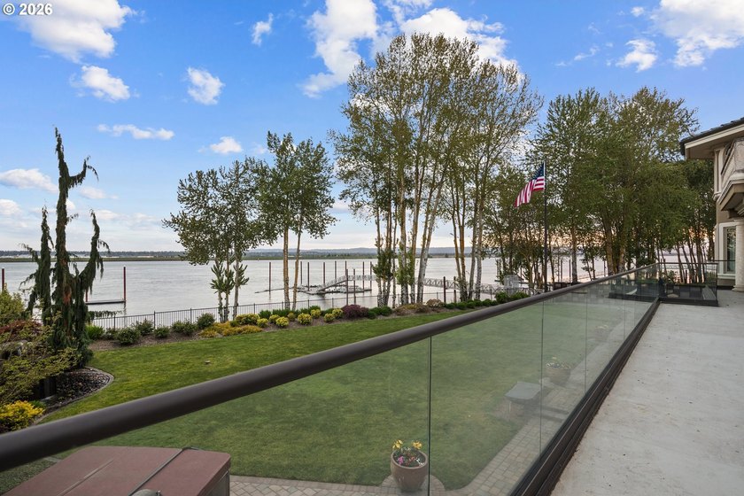 Beyond the gates of one of the area's most waterfront - photo 45