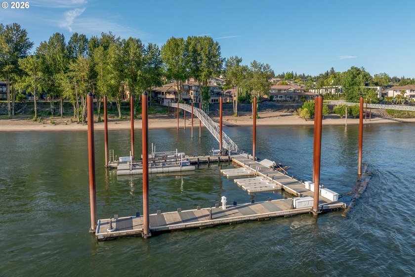 Beyond the gates of one of the area's most waterfront - photo 46