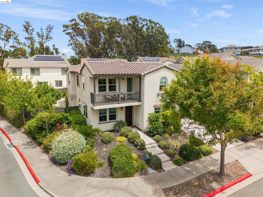 1502 Flagship Drive sits on a generous corner lot in Mare - photo 3