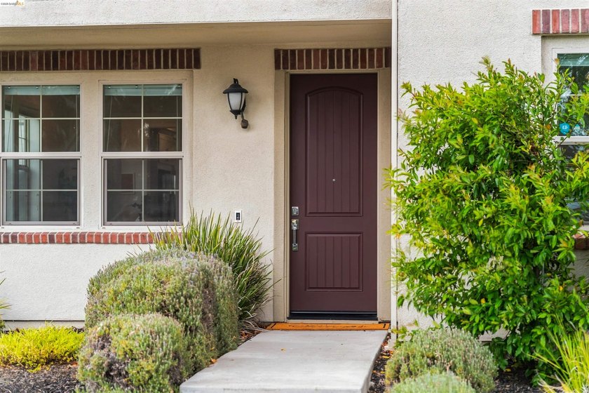 1502 Flagship Drive sits on a generous corner lot in Mare - photo 5