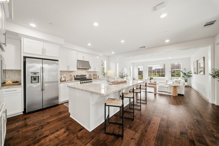 1502 Flagship Drive sits on a generous corner lot in Mare - photo 7