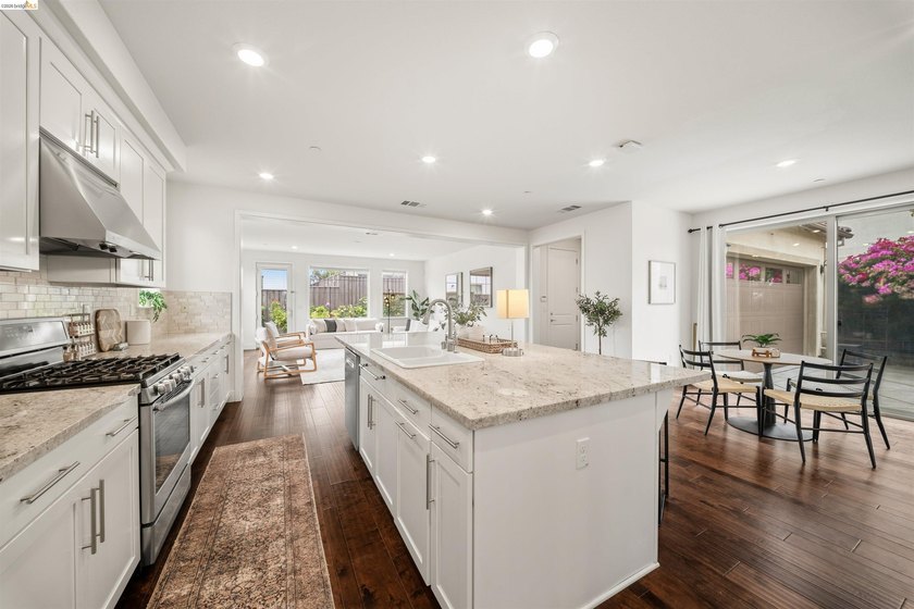 1502 Flagship Drive sits on a generous corner lot in Mare - photo 8