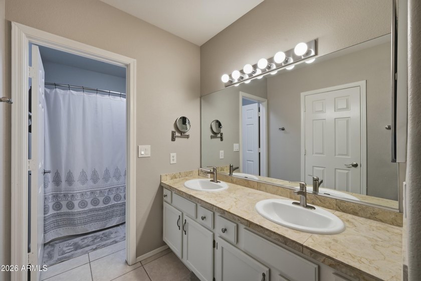 Welcome to this beautifully updated and very well maintained - photo 16