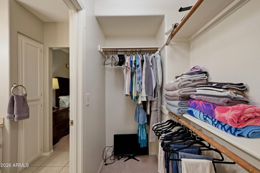 Welcome to this beautifully updated and very well maintained - photo 18