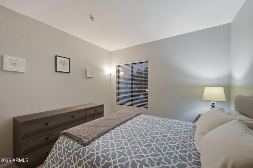 Welcome to this beautifully updated and very well maintained - photo 20