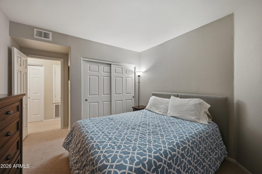 Welcome to this beautifully updated and very well maintained - photo 22