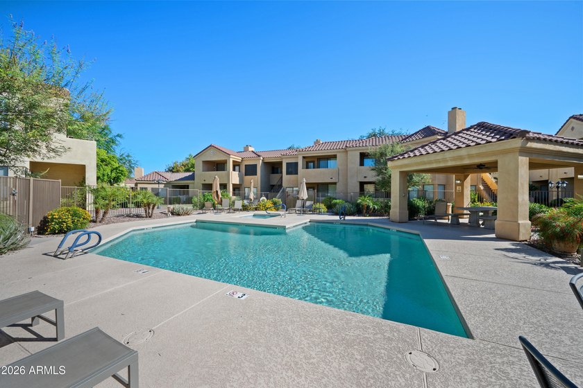 Welcome to this beautifully updated and very well maintained - photo 25