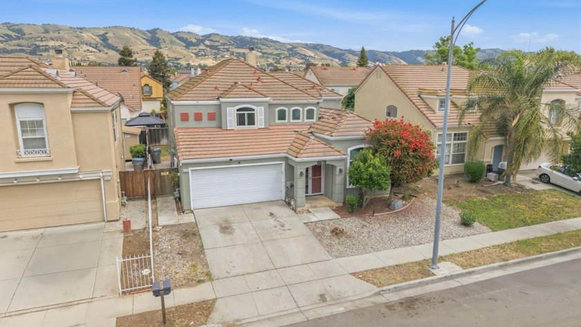 Welcome to 2678 Ramsdell Place, a beautifully maintained home - photo 2