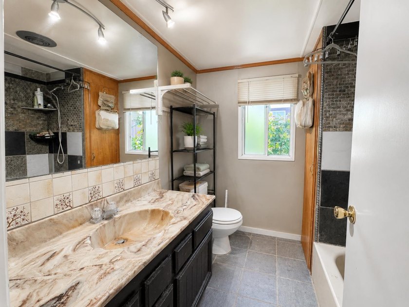 A spacious 2-bedroom, 2-bath mobile home located in the - photo 17