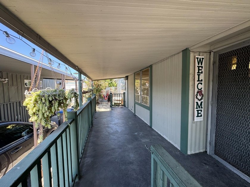 A spacious 2-bedroom, 2-bath mobile home located in the - photo 20