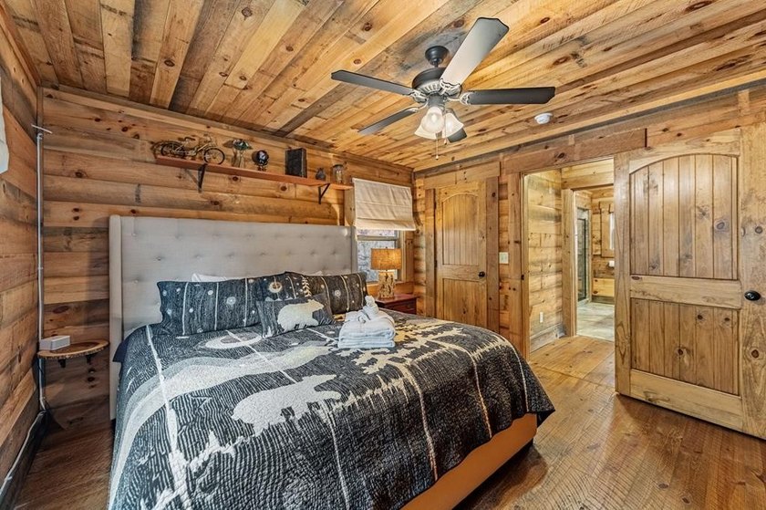 Introducing a remarkable mountain cabin that perfectly captures - photo 20