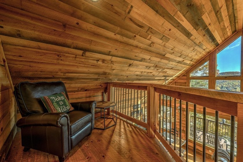 Introducing a remarkable mountain cabin that perfectly captures - photo 22