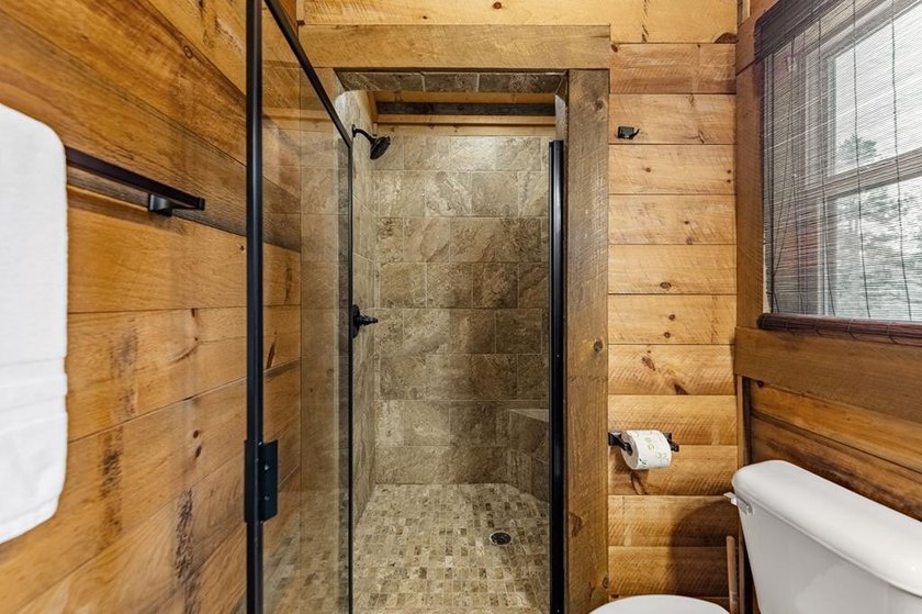 Introducing a remarkable mountain cabin that perfectly captures - photo 29