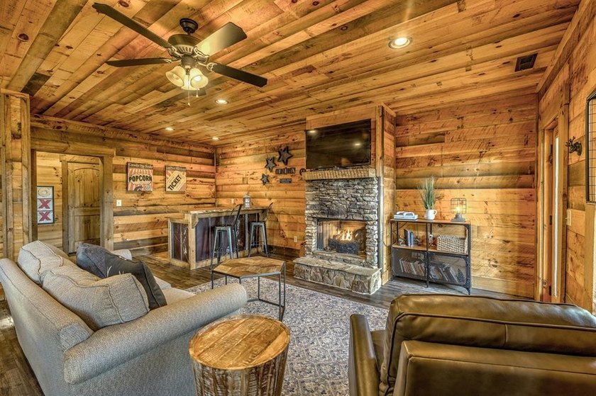 Introducing a remarkable mountain cabin that perfectly captures - photo 31