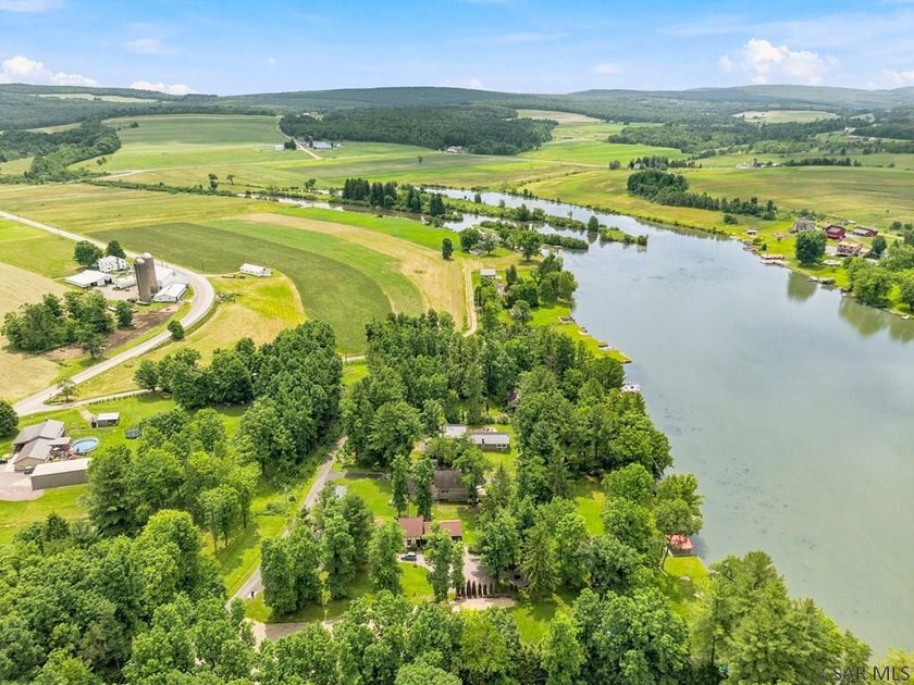 Welcome to your fully renovated Lake Stonycreek retreat! This - photo 4